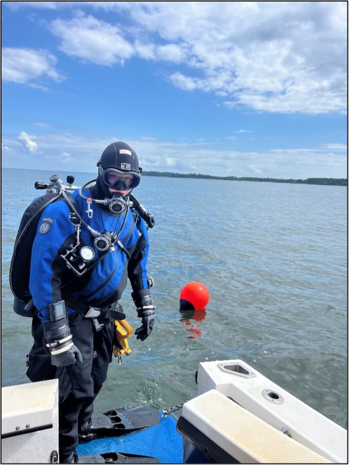 Brian ready to dive an unidentified wreck via our shot line.